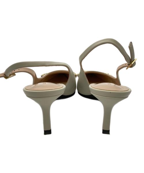 CHARLES & KEITH（チャールズアンドキース）CHARLES & KEITH (チャールズアンドキース) ホースビット ポインテッドトゥスリングバックパンプス ベージュ サイズ:SIZE 36　（23cm）の古着・服飾アイテム