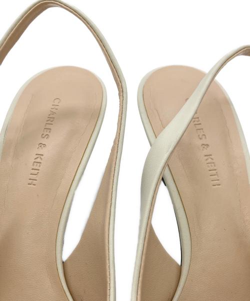 CHARLES & KEITH（チャールズアンドキース）CHARLES & KEITH (チャールズアンドキース) ホースビット ポインテッドトゥスリングバックパンプス ベージュ サイズ:SIZE 36　（23cm）の古着・服飾アイテム