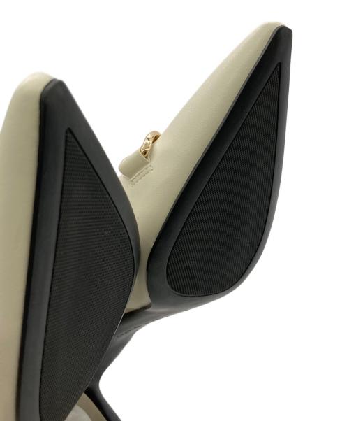 CHARLES & KEITH（チャールズアンドキース）CHARLES & KEITH (チャールズアンドキース) ホースビット ポインテッドトゥスリングバックパンプス ベージュ サイズ:SIZE 36　（23cm）の古着・服飾アイテム