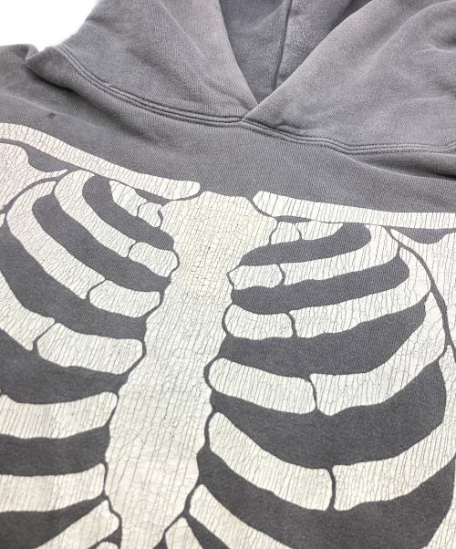 SAINT MICHAEL（セントマイケル）SAINT MICHAEL (セントマイケル) BONE HOODIE グレー サイズ:XLの古着・服飾アイテム