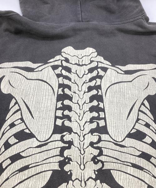 SAINT MICHAEL（セントマイケル）SAINT MICHAEL (セントマイケル) BONE HOODIE グレー サイズ:XLの古着・服飾アイテム