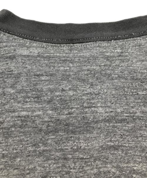 USED（ユーズド）USED (ユーズド) 染み込みカレッジプリントリンガーTシャツ グレー サイズ:不明（実寸サイズ参照）の古着・服飾アイテム
