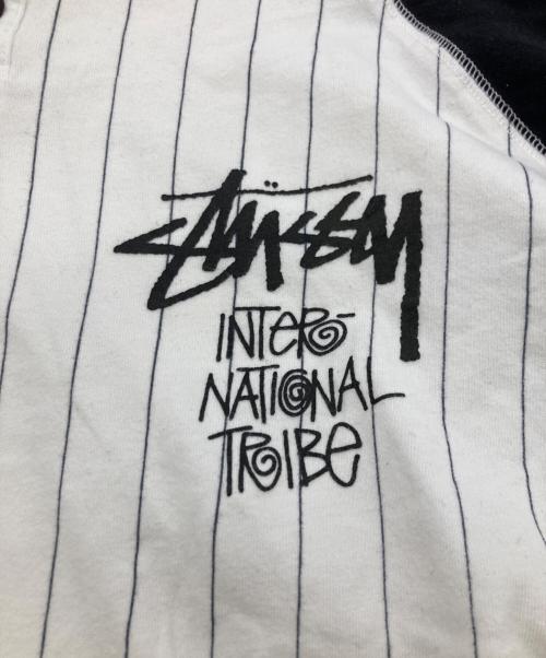stussy（ステューシー）stussy (ステューシー) 00sヘンリーネックベースボールカットソー ホワイト×ブラック サイズ:SIZE XLの古着・服飾アイテム