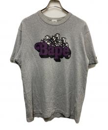 BAPE BY A BATHING APE（ベイプバイアベイシングエイプ）の古着「PURPLE LOGO GRAHICS TEE」｜グレー