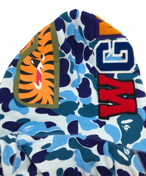 A BATHING APE（アベイシングエイプ）A BATHING APE (アベイシングエイプ) ABC CAMO CRYSTAL STONE SHARK FULL ZIP HOODIE ブルー サイズ:Mの古着・服飾アイテム