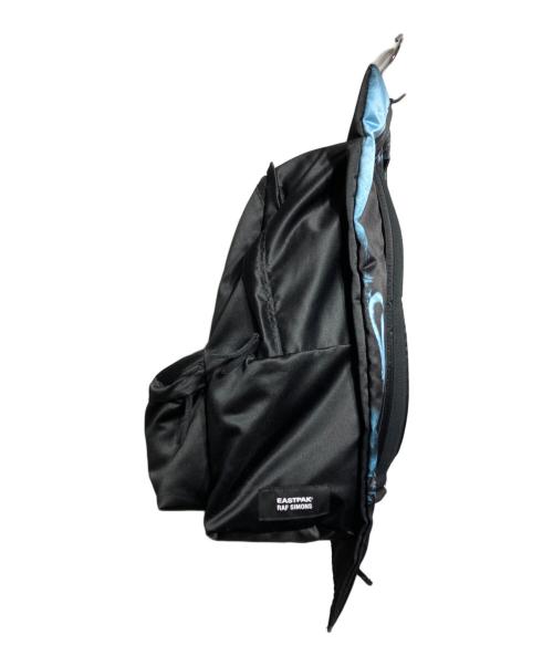EASTPAK（イーストパック）EASTPAK (イーストパック) RAF SIMONS (ラフシモンズ) ポスターバックパック/ Poster Backpack ブラック サイズ:不明の古着・服飾アイテム