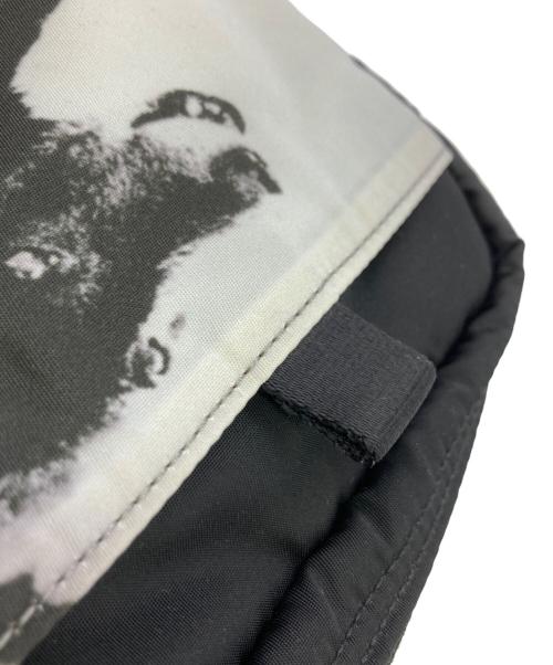 PORTER（ポーター）PORTER (ポーター) 三沢の犬グラフィックショルダーポーチ ホワイト×ブラックの古着・服飾アイテム