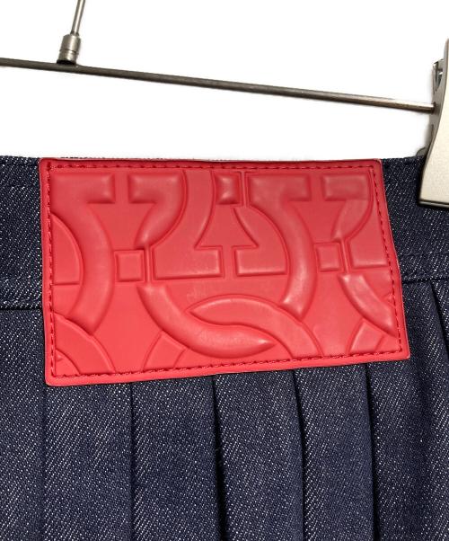 Salvatore Ferragamo（サルヴァトーレ フェラガモ）Salvatore Ferragamo (サルヴァトーレ フェラガモ) デニムkプリーツスカート/Denim pleated skirt インディゴ サイズ:38の古着・服飾アイテム
