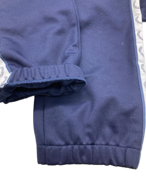 FRED PERRY（フレッドペリー）FRED PERRY (フレッドペリー) Taped Track Pant ネイビー サイズ:Mの古着・服飾アイテム