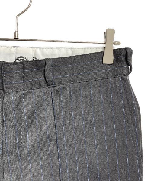 Dickies（ディッキーズ）Dickies (ディッキーズ) JOURNAL STANDARD relume (ジャーナルスタンダード レリューム) ピンタック ワイドスラックス/Pintuck Wide-Leg Slacks グレー サイズ:M 未使用品の古着・服飾アイテム