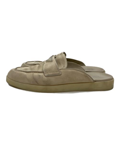 PRADA（プラダ）PRADA (プラダ) トライアングルプレートレザーミュールサンダル/Triangle Plate Leather Mule Sandals ベージュ サイズ:9の古着・服飾アイテム