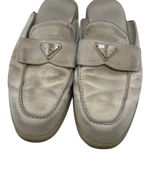 PRADA（プラダ）PRADA (プラダ) トライアングルプレートレザーミュールサンダル/Triangle Plate Leather Mule Sandals ベージュ サイズ:9の古着・服飾アイテム