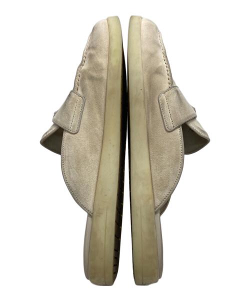PRADA（プラダ）PRADA (プラダ) トライアングルプレートレザーミュールサンダル/Triangle Plate Leather Mule Sandals ベージュ サイズ:9の古着・服飾アイテム