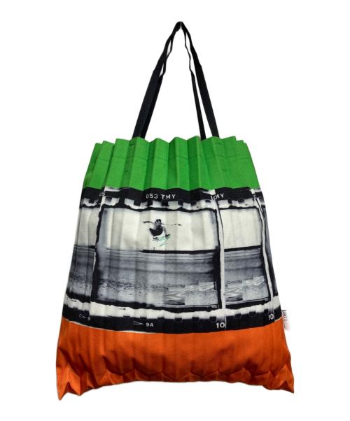 me ISSEY MIYAKE（ミーイッセイ ミヤケ）me ISSEY MIYAKE (ミーイッセイ ミヤケ) TRUNK PLEATS BAG グリーンの古着・服飾アイテム