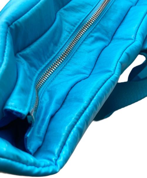 BEYOND THE VINES（ビヨンド ザ バインズ）BEYOND THE VINES (ビヨンド ザ バインズ) Glazed Poofy Trapeze Bag スカイブルーの古着・服飾アイテム