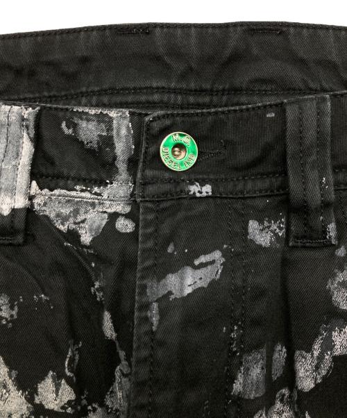 DIESEL（ディーゼル）DIESEL (ディーゼル) ペイント加工ストレートデニムパンツ ブラック サイズ:	SIZE 30の古着・服飾アイテム