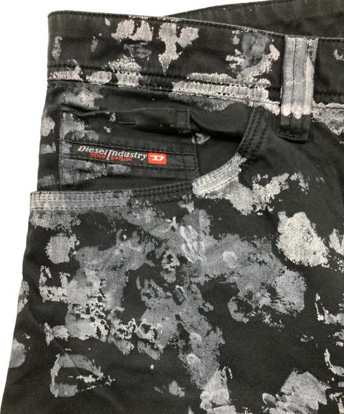 DIESEL（ディーゼル）DIESEL (ディーゼル) ペイント加工ストレートデニムパンツ ブラック サイズ:	SIZE 30の古着・服飾アイテム