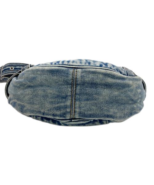 Matin Kim（マーティン キム）Matin Kim (マーティン キム) MATIN WASHED DENIM MINI HOBO BAG インディゴの古着・服飾アイテム