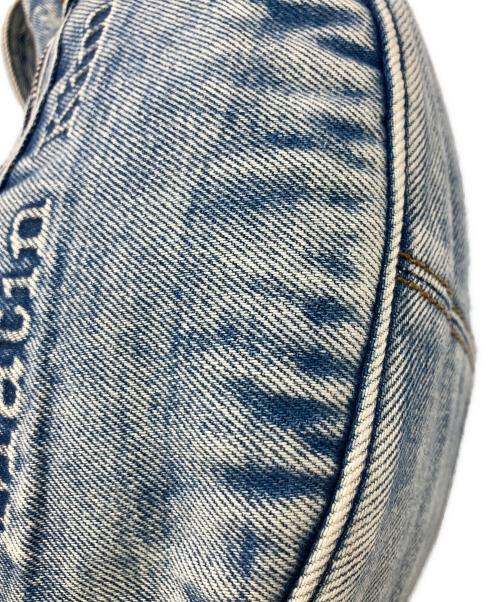 Matin Kim（マーティン キム）Matin Kim (マーティン キム) MATIN WASHED DENIM MINI HOBO BAG インディゴの古着・服飾アイテム