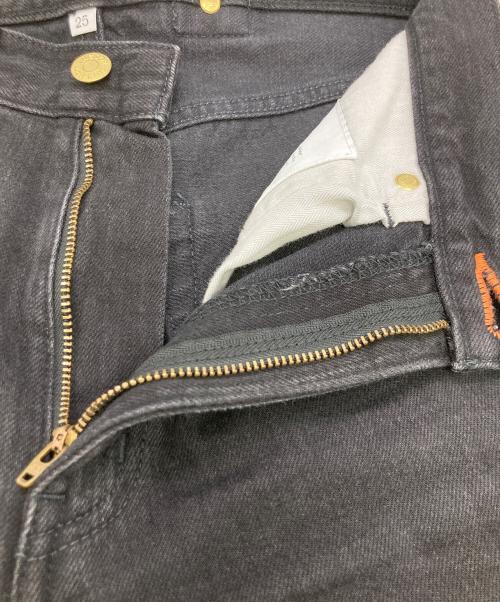 Tu es mon TRESOR（トゥ エ モン トレゾア）Tu es mon TRESOR (トゥ エ モン トレゾア) the amber jean デニムパンツ ブラック サイズ:25の古着・服飾アイテム