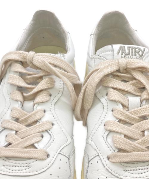 AUTRY（オートリー）AUTRY (オートリー) MEDALISTローカットスニーカー ホワイト サイズ:43の古着・服飾アイテム