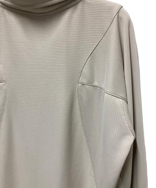 OAKLEY（オークリー）OAKLEY (オークリー) フロントロゴスキッパーカットソー ベージュ サイズ:Mの古着・服飾アイテム