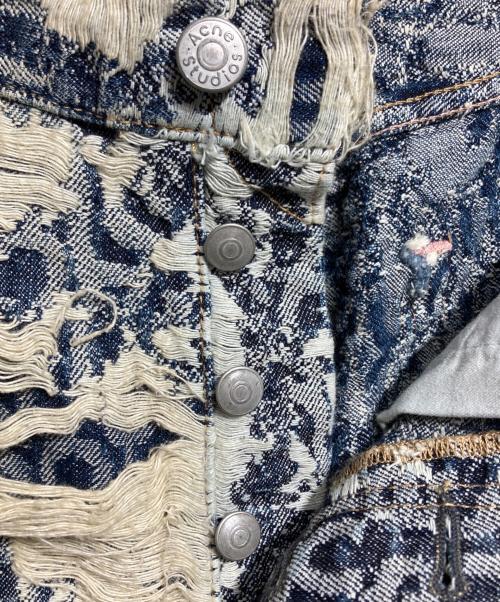 Acne studios（アクネ ストゥディオズ）ACNE STUDIOS (アクネ ストゥディオズ) 1981 U DENIM DISTRESSED MONGRAM インディゴ×ホワイト サイズ:Mの古着・服飾アイテム