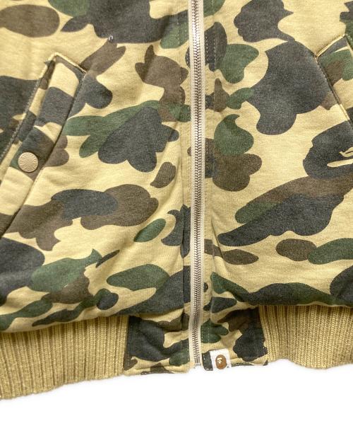 A BATHING APE（アベイシングエイプ）A BATHING APE (アベイシングエイプ) 1stカモリバーシブルボンバーブルゾン ベージュ×グリーン サイズ:Mの古着・服飾アイテム