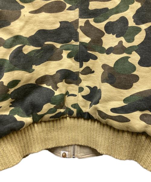 A BATHING APE（アベイシングエイプ）A BATHING APE (アベイシングエイプ) 1stカモリバーシブルボンバーブルゾン ベージュ×グリーン サイズ:Mの古着・服飾アイテム