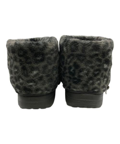 crocs（クロックス）crocs (クロックス) クラシック アンファーゲッタブル レオパード ブーツ グレー サイズ:SIZE W9(25cm)の古着・服飾アイテム