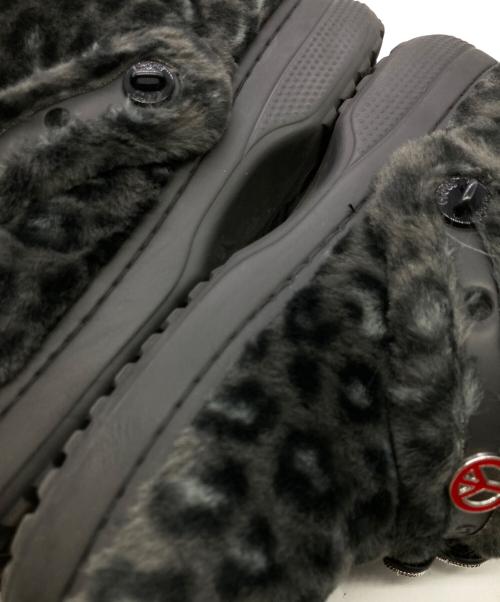 crocs（クロックス）crocs (クロックス) クラシック アンファーゲッタブル レオパード ブーツ グレー サイズ:SIZE W9(25cm)の古着・服飾アイテム