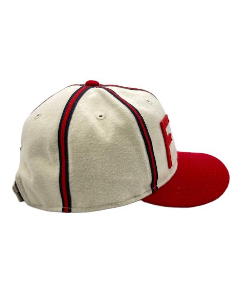 New Era（ニューエラ）New Era (ニューエラ) FEAR OF GOD (フィア・オブ・ゴッド) ベースボールキャップ ベージュ×レッドの古着・服飾アイテム