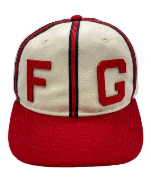 New Era（ニューエラ）New Era (ニューエラ) FEAR OF GOD (フィア・オブ・ゴッド) ベースボールキャップ ベージュ×レッドの古着・服飾アイテム