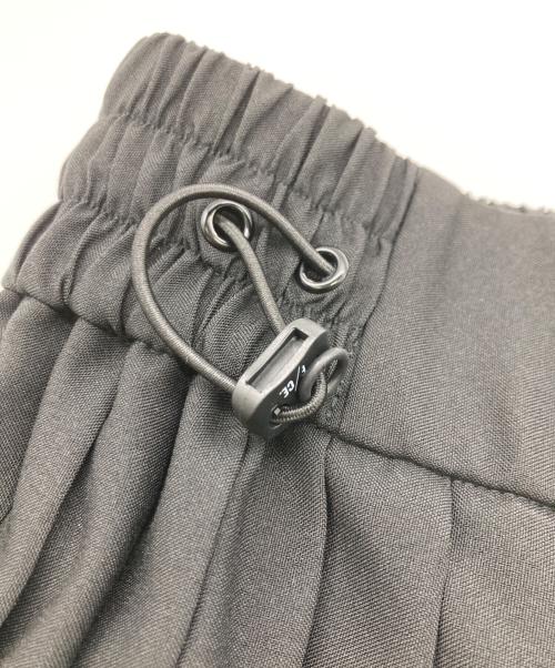 F/CE.（エフシーイー）F/CE. (エフシーイー) ETENDRE ARC PLEAT SKIRT ブラック サイズ:Sの古着・服飾アイテム