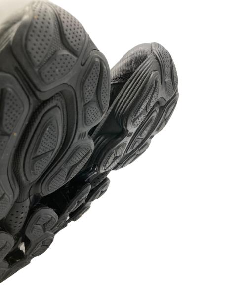 asics（アシックス）asics (アシックス) YOASOBI (ヨアソビ) GEL-KINETIC FLUENT Y ブラック サイズ:23.5の古着・服飾アイテム