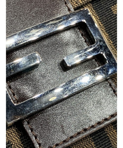 FENDI（フェンディ）FENDI (フェンディ) ズッカ柄ショルダーバッグ ブラウン マンマバケットの古着・服飾アイテム