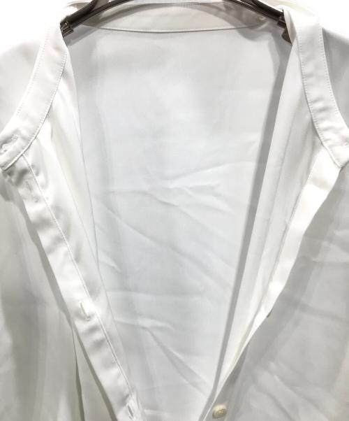 icB（アイシービー）icB (アイシービー) BackSatinAmunzen 5分袖ラッフルデザインブラウス ホワイト サイズ:Sの古着・服飾アイテム