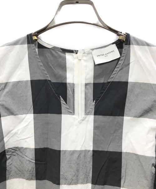 UNITED ARROWS TOKYO（ユナイテッドアローズトウキョウ）UNITED ARROWS TOKYO (ユナイテッドアローズトウキョウ) FABRICA Ｖネック ワンピース ブラック×ホワイト サイズ:36の古着・服飾アイテム