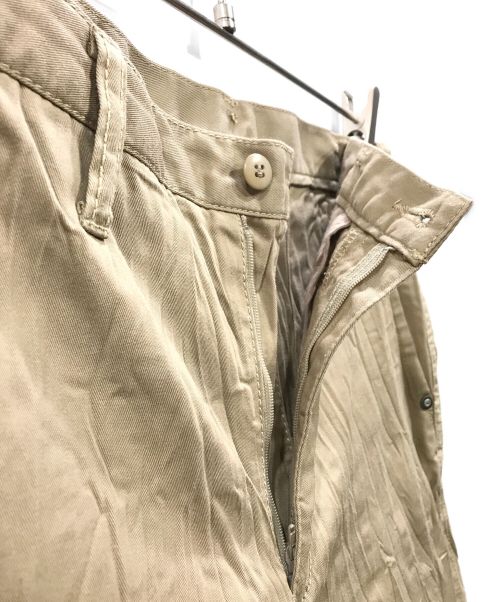 ISSEY MIYAKE MEN（イッセイミヤケメン）ISSEY MIYAKE MEN (イッセイミヤケメン) シャーリング加工チノパン ベージュ サイズ:3の古着・服飾アイテム