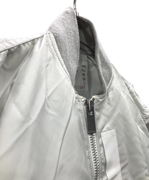sacai（サカイ）sacai (サカイ) ナイロンツイルショートブルゾン ライトグレー サイズ:Sの古着・服飾アイテム