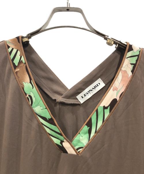 LEONARD（レオナール）LEONARD (レオナール) Vネックワンピース ブラウン サイズ:36の古着・服飾アイテム