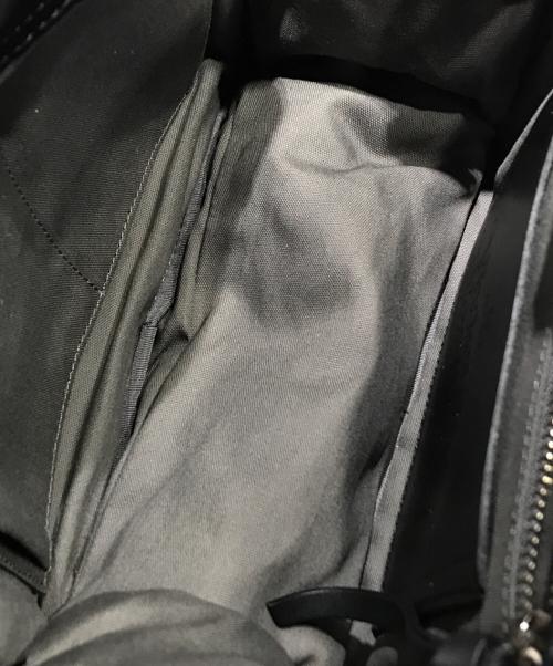 Vivienne Westwood（ヴィヴィアンウエストウッド）Vivienne Westwood (ヴィヴィアンウエストウッド) PADDED NYLON MARGARET スクエアバッグS ブラックの古着・服飾アイテム