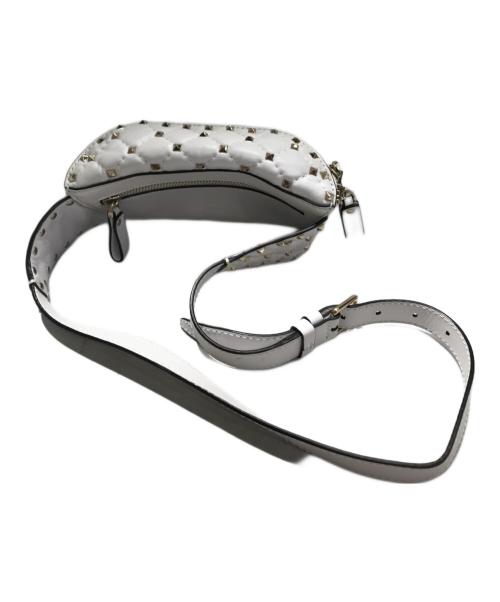 VALENTINO GARAVANI（ヴァレンティノ・ガラヴァーニ）VALENTINO GARAVANI (ヴァレンティノ・ガラヴァーニ) ロックスタッズ ベルトバッグ ホワイトの古着・服飾アイテム