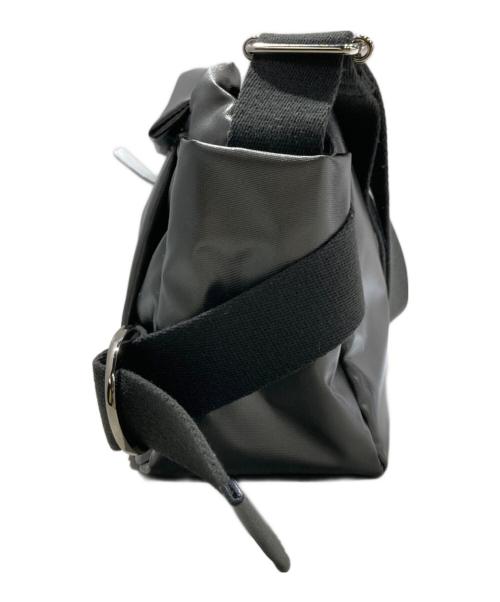 Vivienne Westwood（ヴィヴィアンウエストウッド）Vivienne Westwood (ヴィヴィアンウエストウッド) メタリックユーティリティショルダーバッグ グレーの古着・服飾アイテム