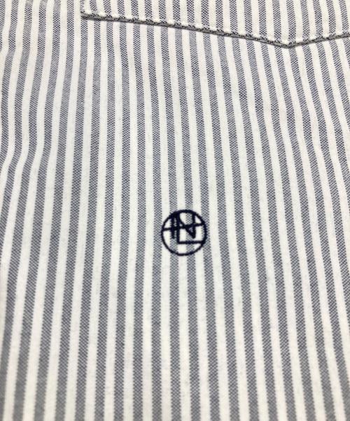nanamica（ナナミカ）nanamica (ナナミカ) Button Down Stripe Wind Shirt グレー サイズ:Ｓの古着・服飾アイテム