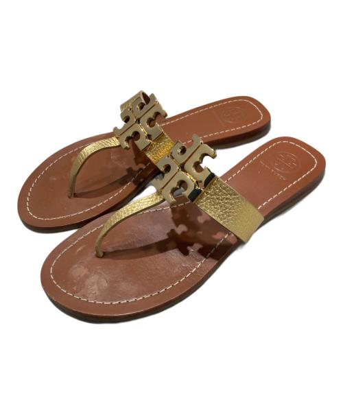 TORY BURCH（トリーバーチ）TORY BURCH (トリーバーチ) フラットサンダル ゴールド×ブラウン サイズ:SIZE 7 1/2 Mの古着・服飾アイテム
