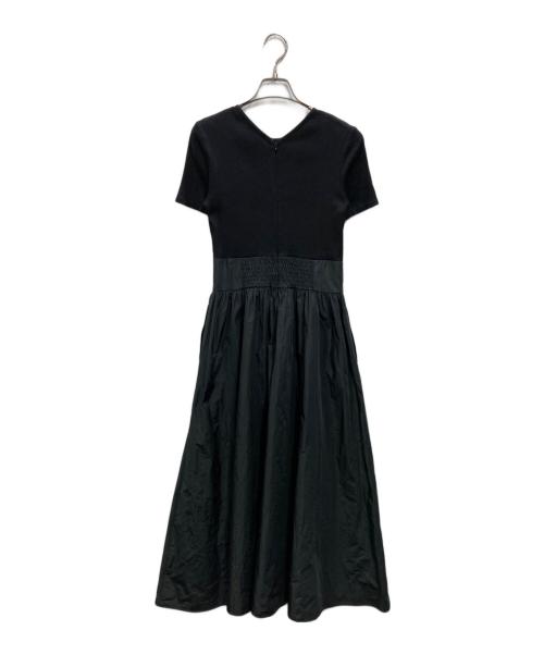 UNITED ARROWS TOKYO（ユナイテッドアローズトウキョウ）UNITED ARROWS TOKYO (ユナイテッドアローズトウキョウ) V ネック フィット＆フレア タフタ ワンピース ブラック サイズ:38の古着・服飾アイテム