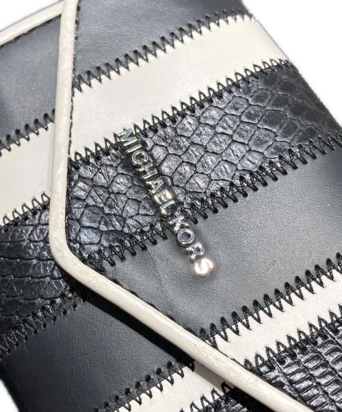 MICHAEL KORS（マイケル・コース）MICHAEL KORS (マイケルコース) 2つ折り財布 ブラックの古着・服飾アイテム