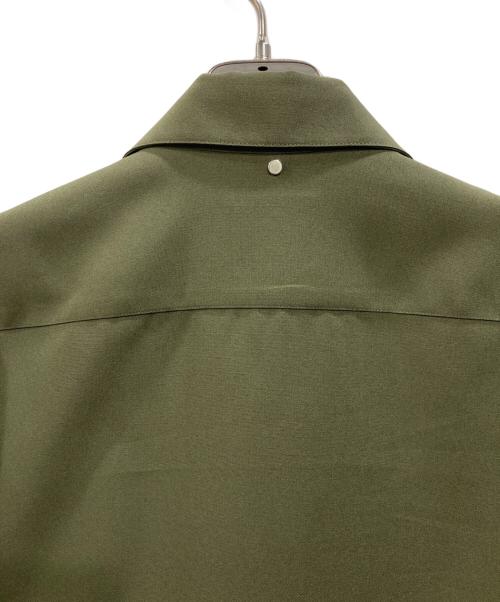 OAMC（オーエーエムシー）OAMC (オーエーエムシー) ジップアップS/Sシャツ オリーブ サイズ:Sの古着・服飾アイテム