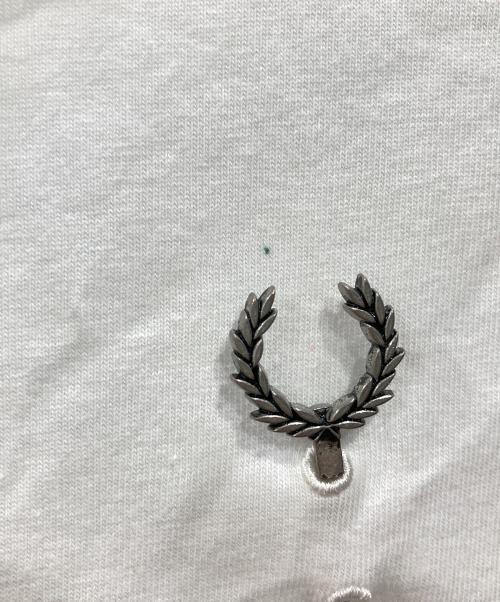 RAF SIMONS（ラフシモンズ）RAF SIMONS (ラフシモンズ) FRED PERRY (フレッドペリー) コラボTシャツ ホワイト サイズ:Mの古着・服飾アイテム